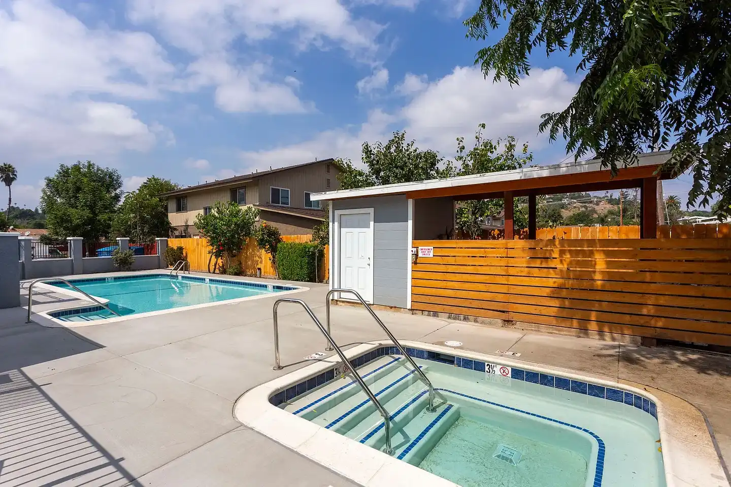 Oasis Apartments photo 2