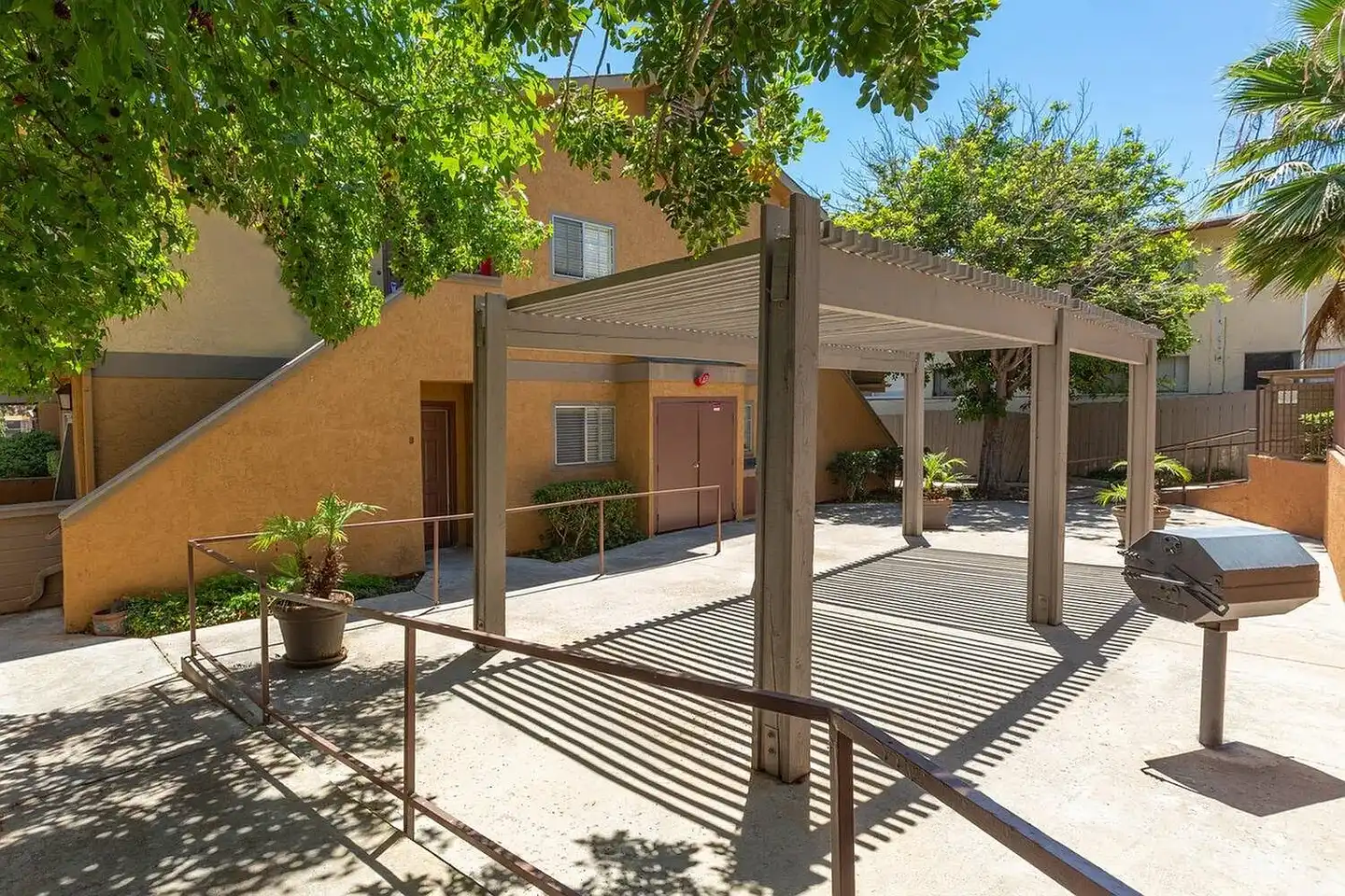 Elan Village Court photo 4