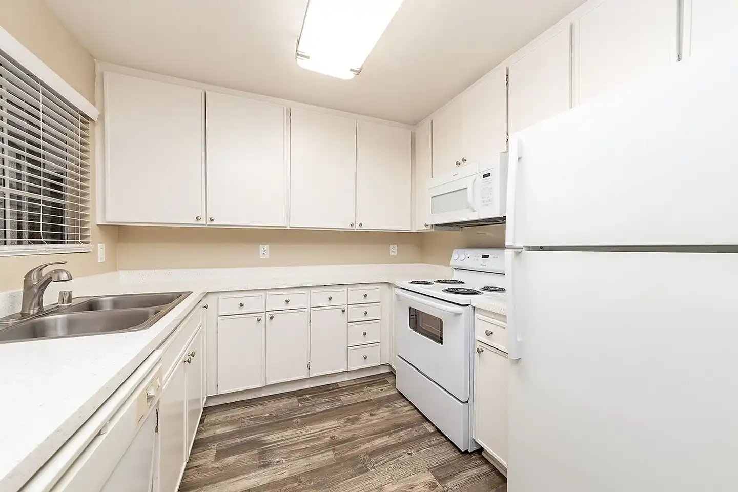 Willow Creek Apartments photo 3