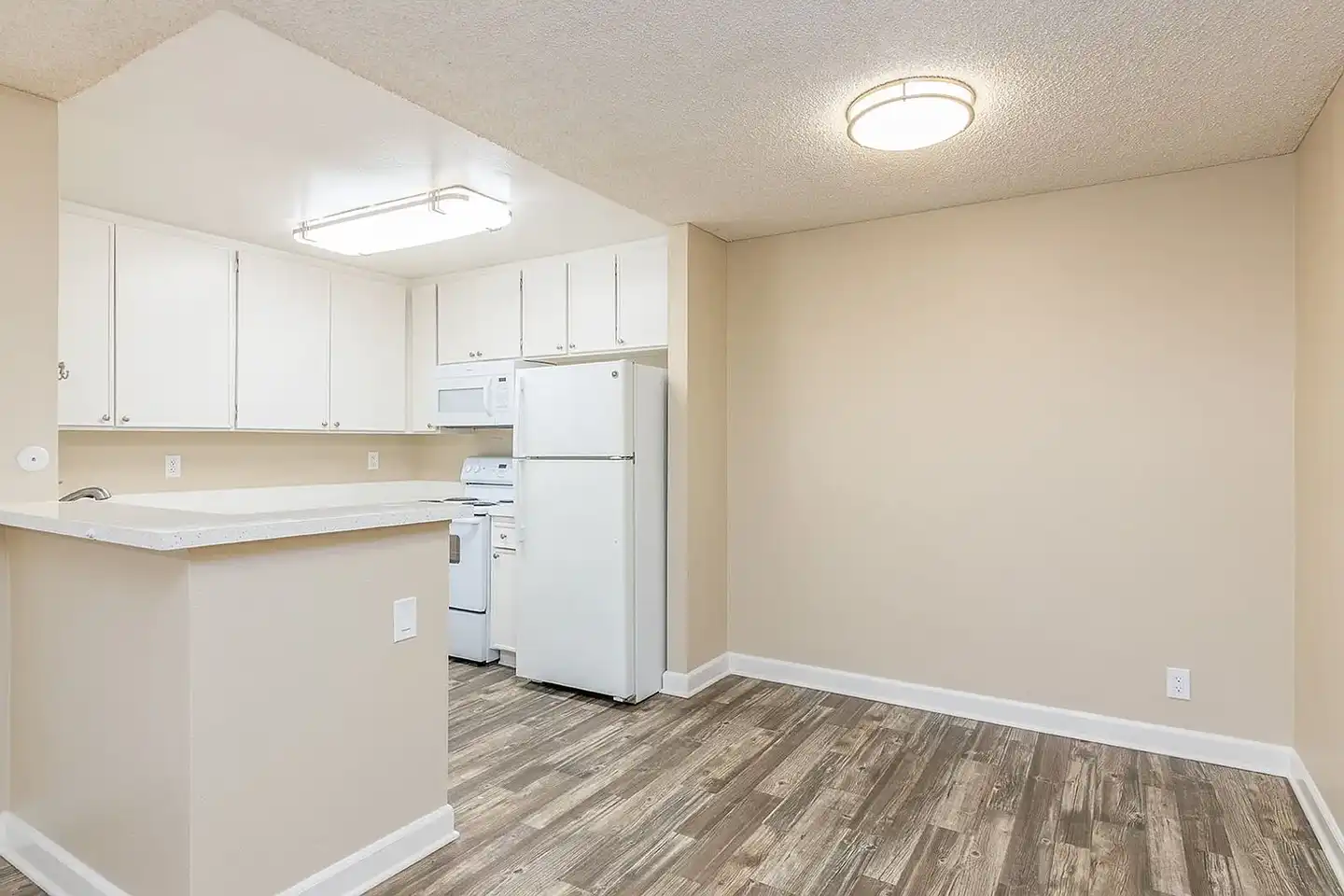 Willow Creek Apartments photo 4