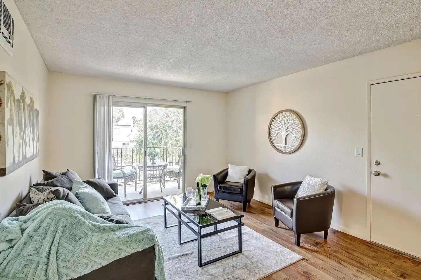 Del Mar Apartment Homes photo 3