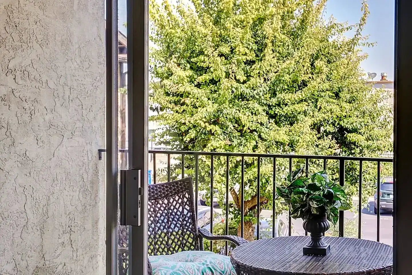 Del Mar Apartment Homes photo 5