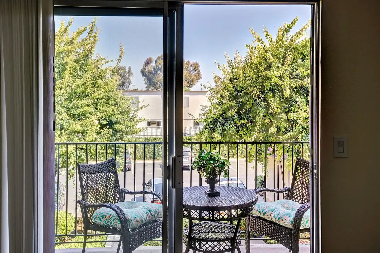 Del Mar Apartment Homes photo 4