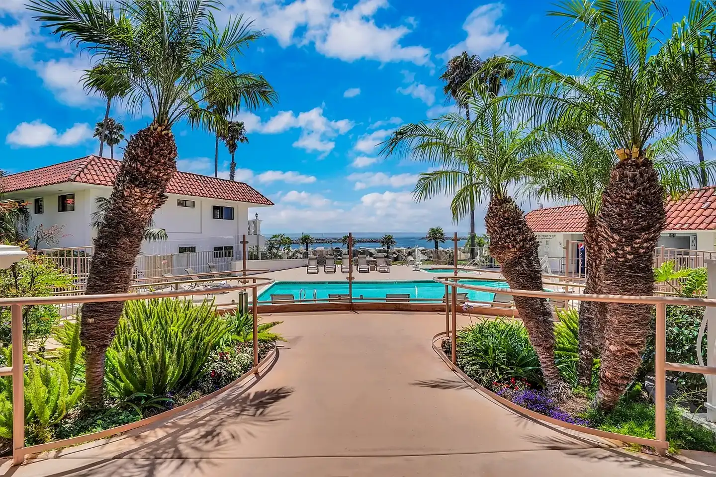 Oceanside Marina Inn photo 3
