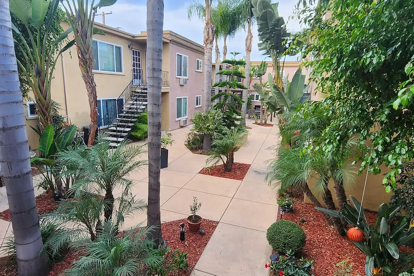 Felton Courtyard Apartments photo 3