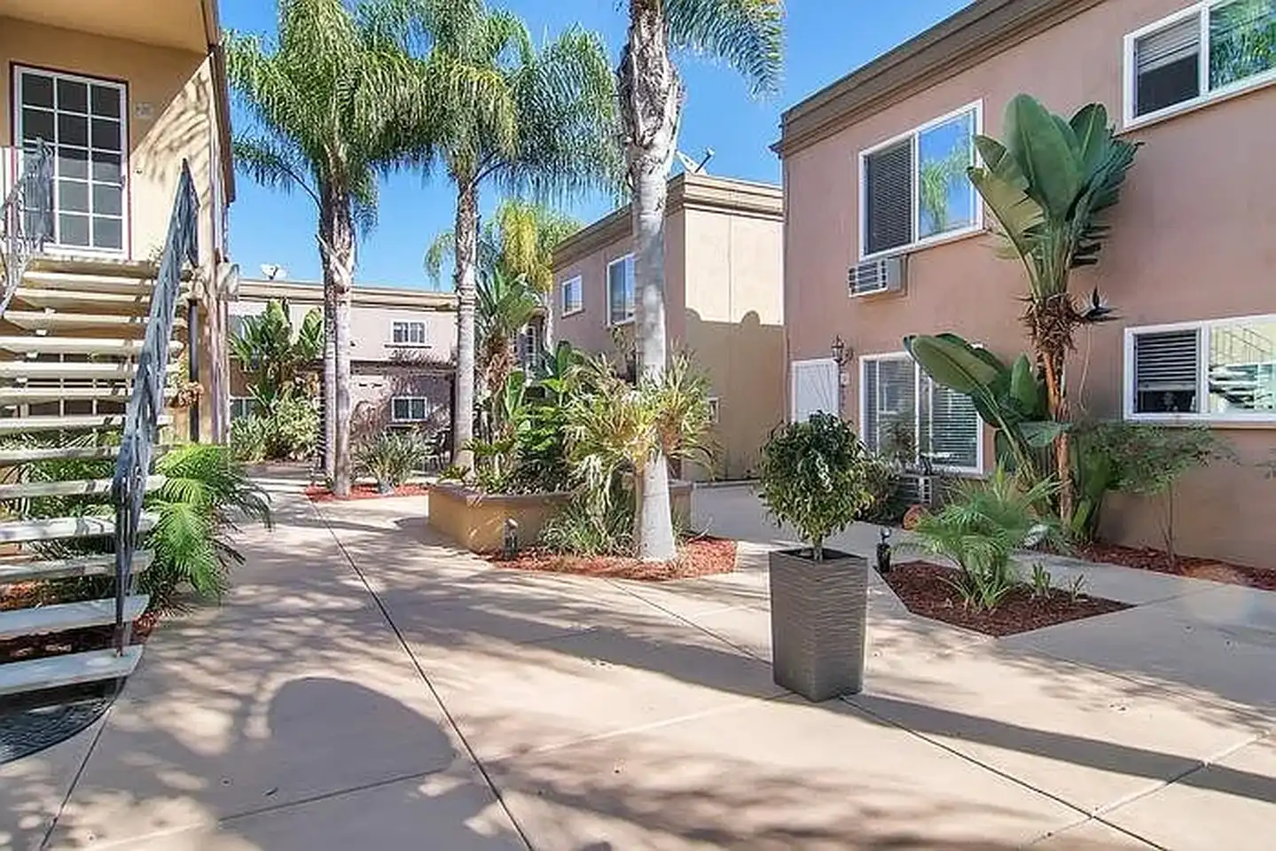 Felton Courtyard Apartments photo 4