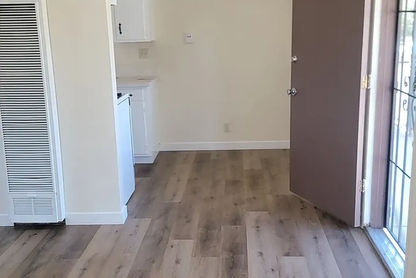 Mark IX Apartments photo 3
