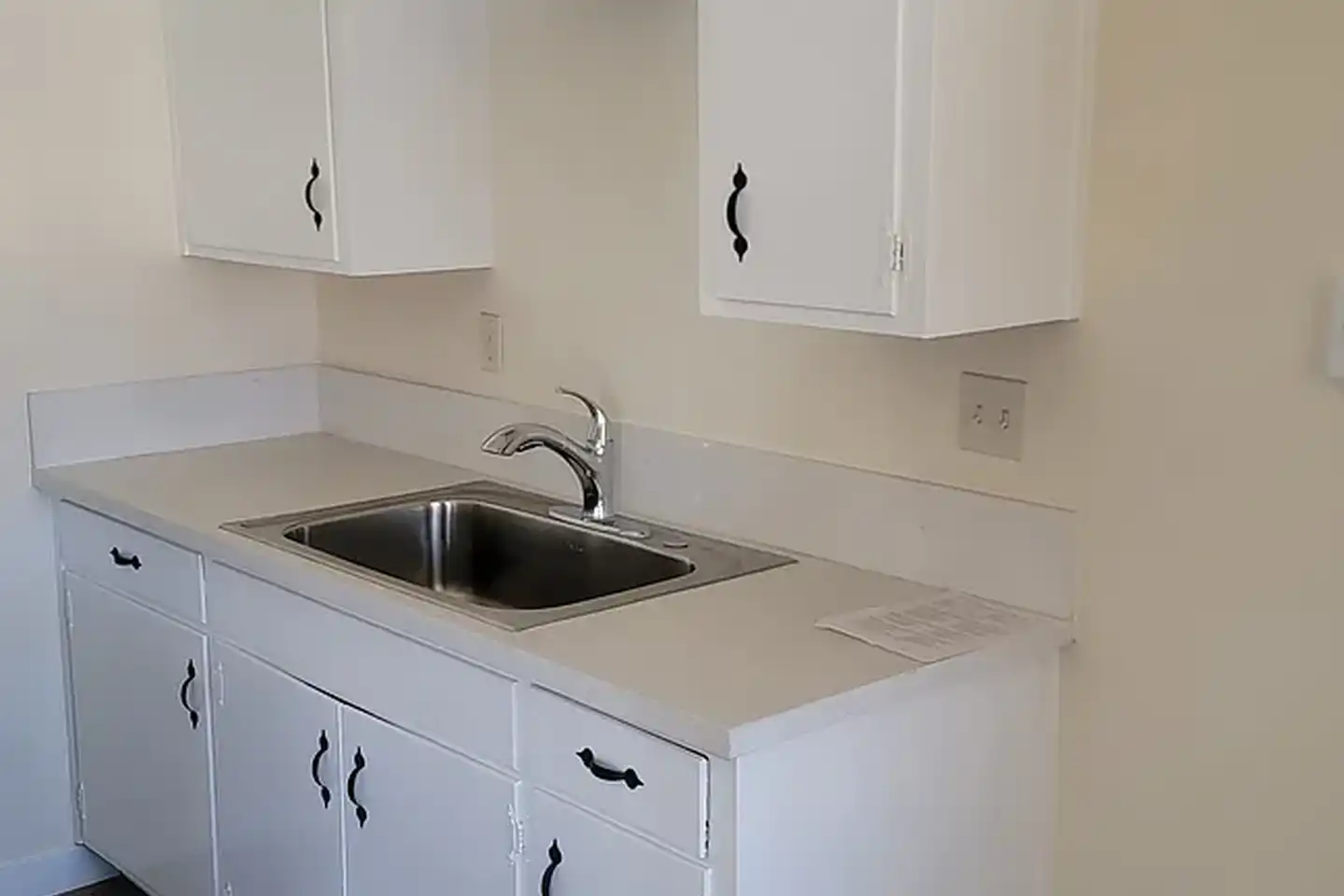 Mark IX Apartments photo 2