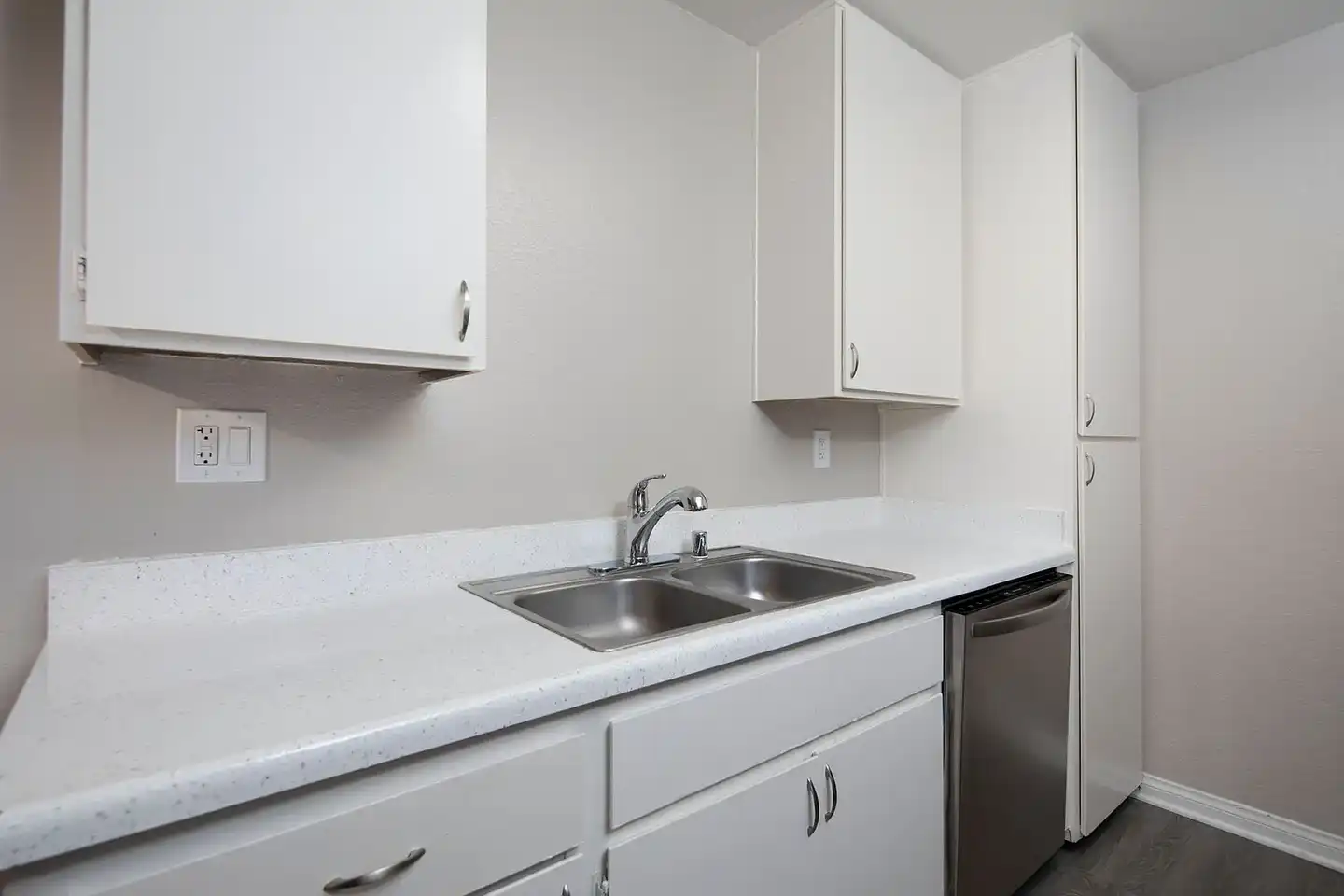 Willow Creek Apartments photo 4
