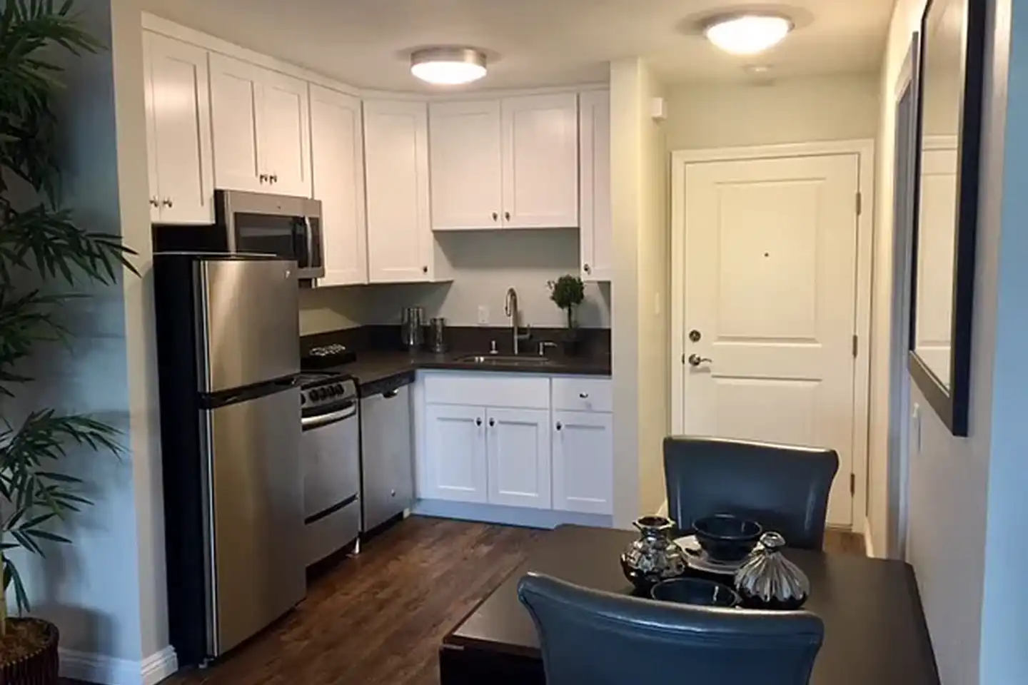 The Tides Apartments photo 2
