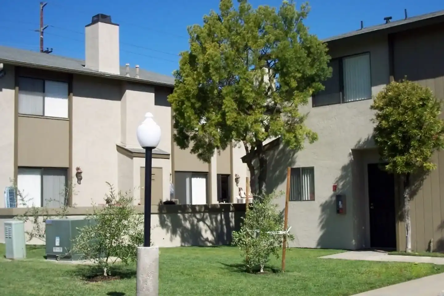 Oro Park Apartments photo 3