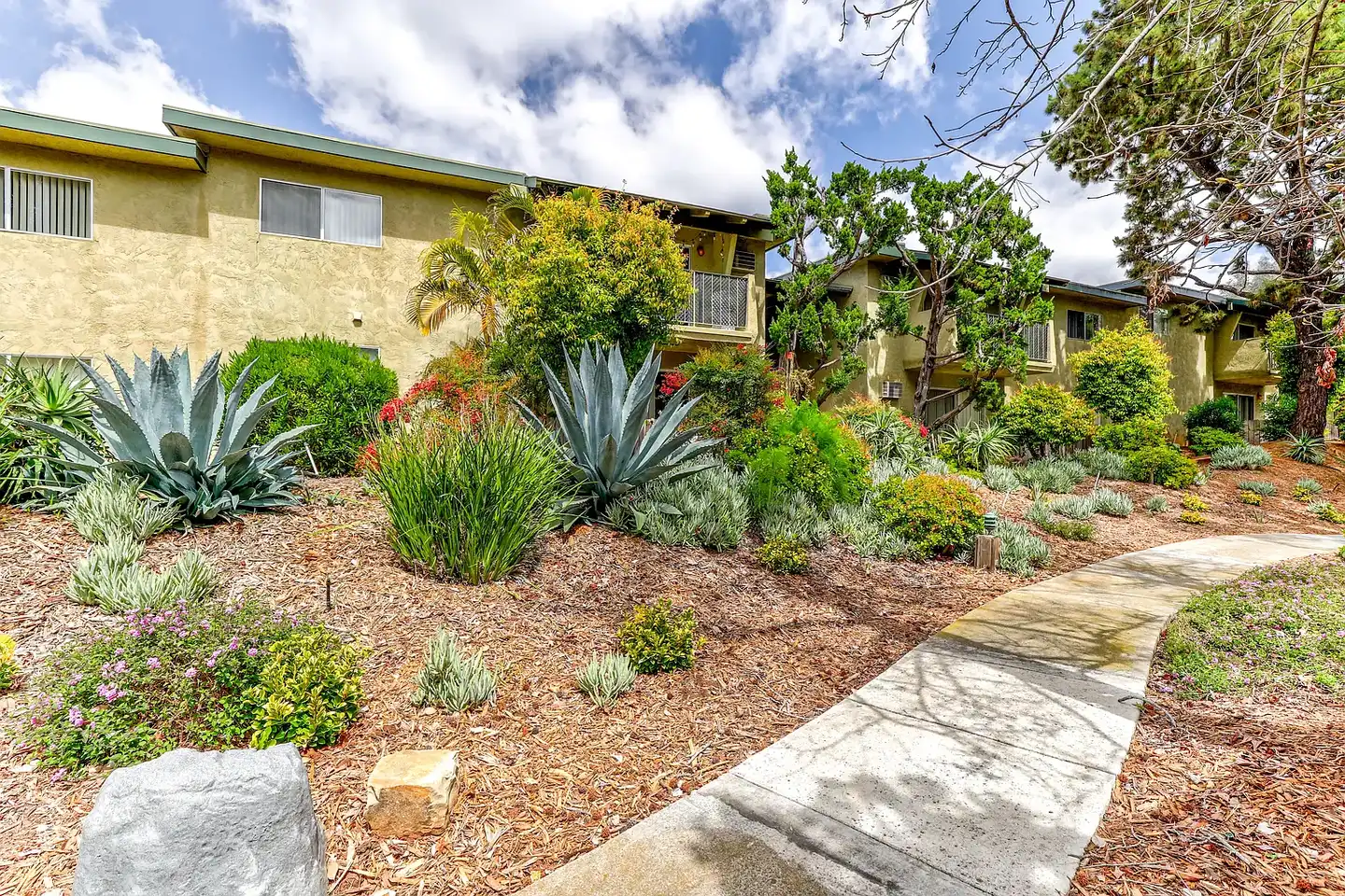 1575 Oak Apartment Homes