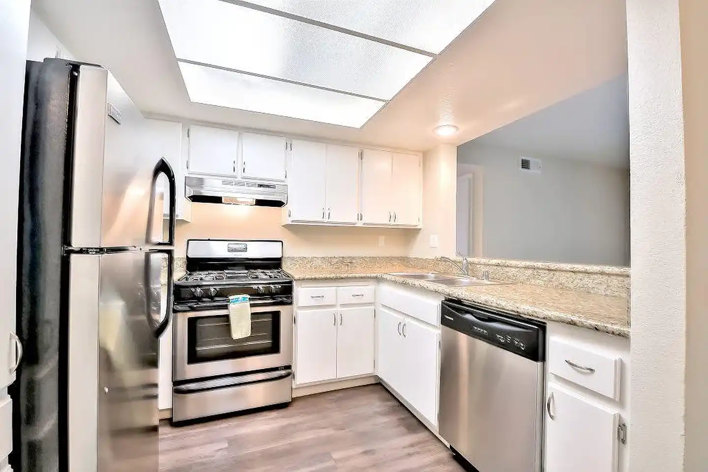 Cross Creek Apartments photo 3