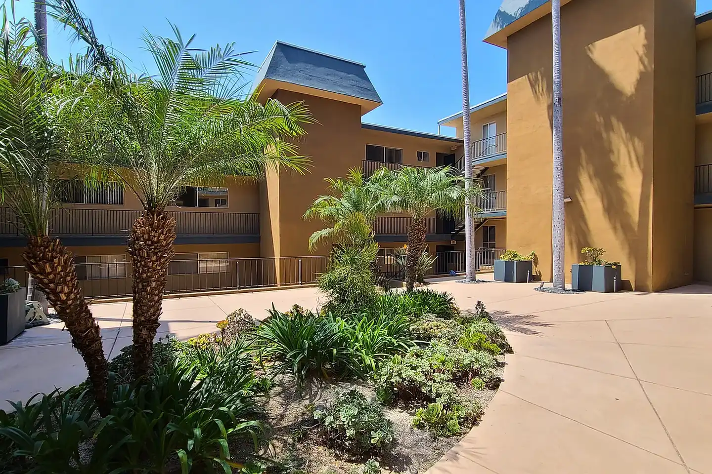 Greenbriar Apartments photo 5