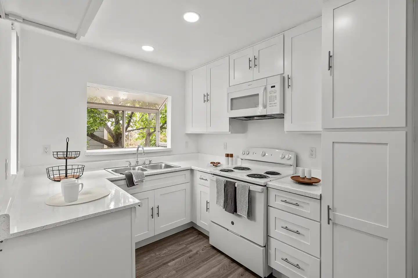 2 br / 2.0 ba, $2450 photo 3