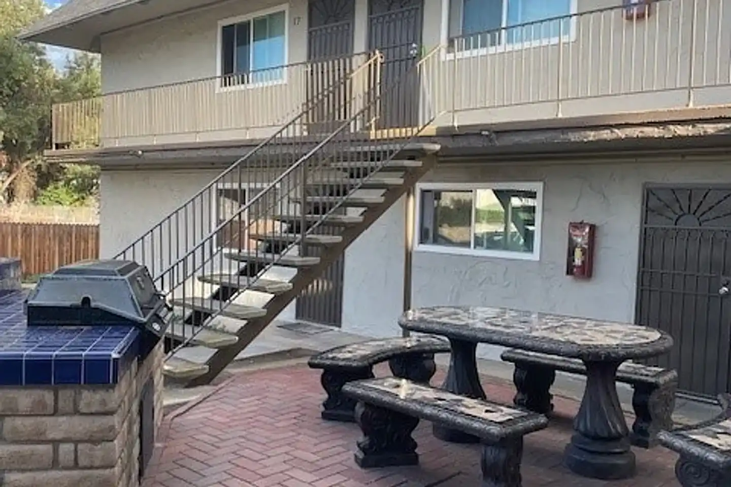 Leo's Apartments photo 5