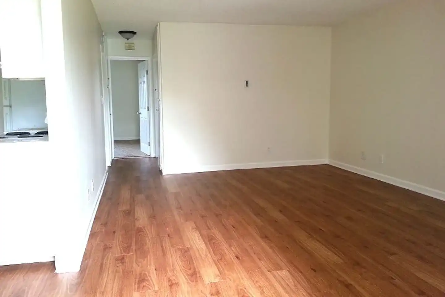 210 Quintard St photo 5