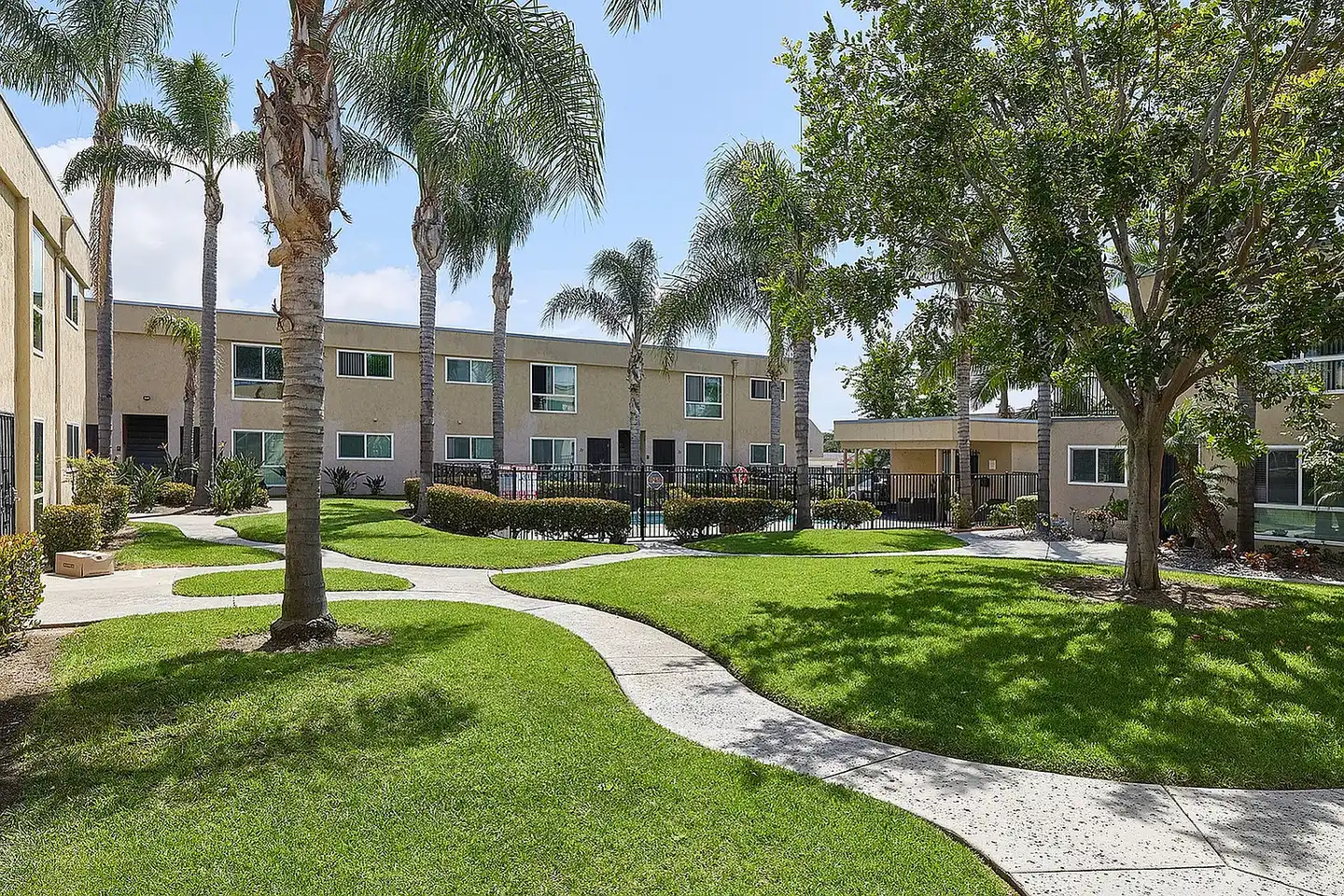Pine Vista Apartments photo 2