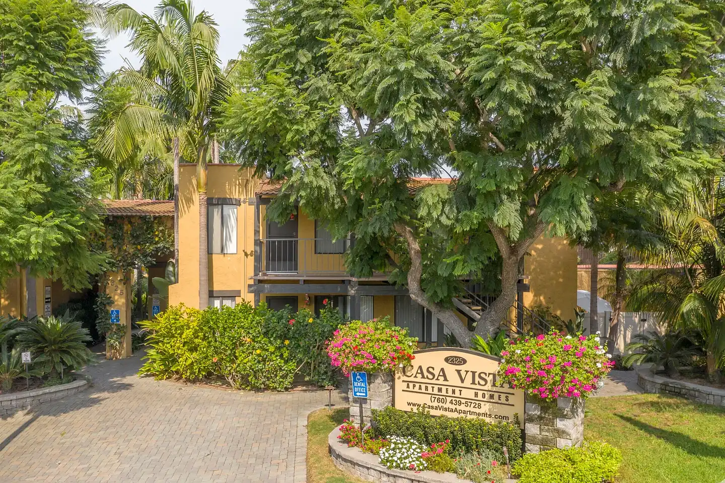 Casa Vista Apartment Homes photo 2