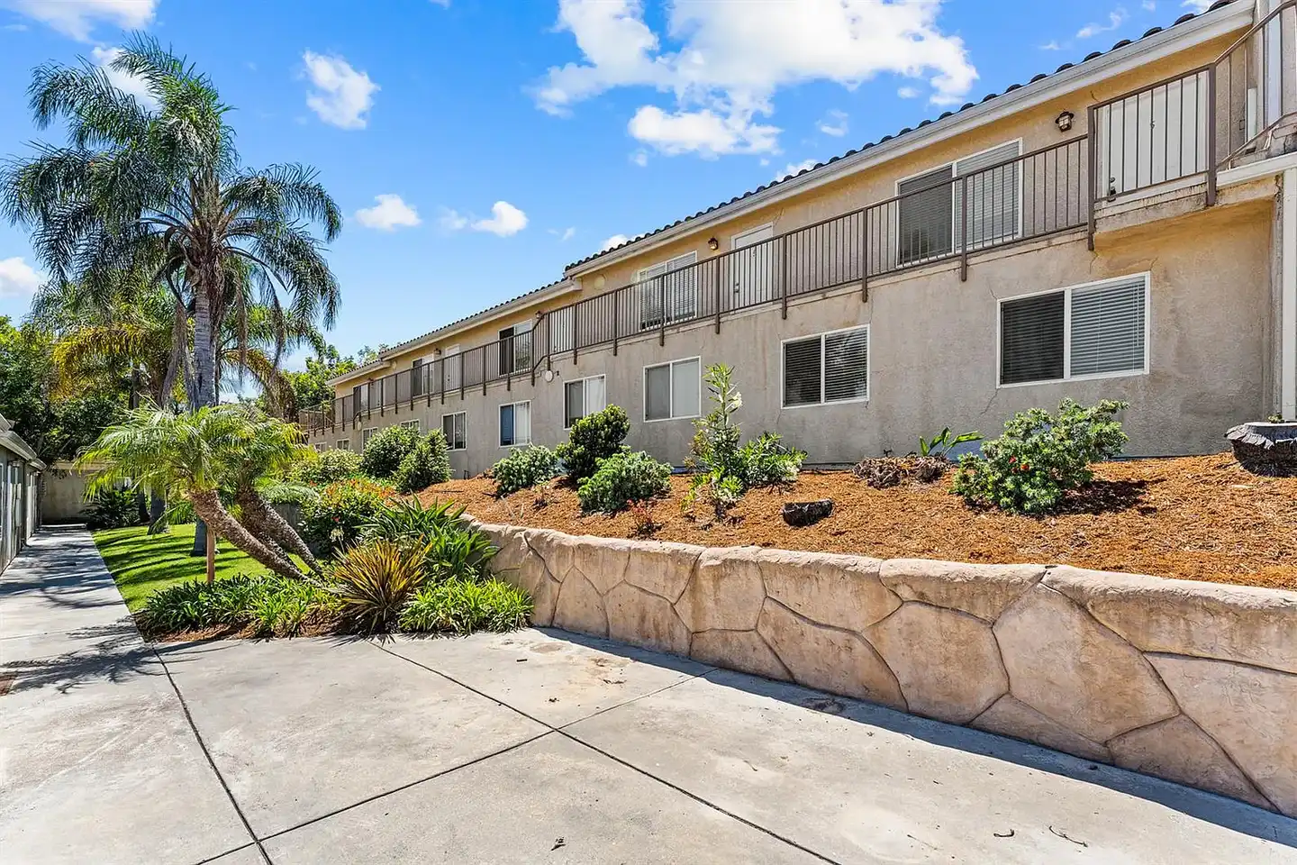 Greenbrier Apartments photo 3