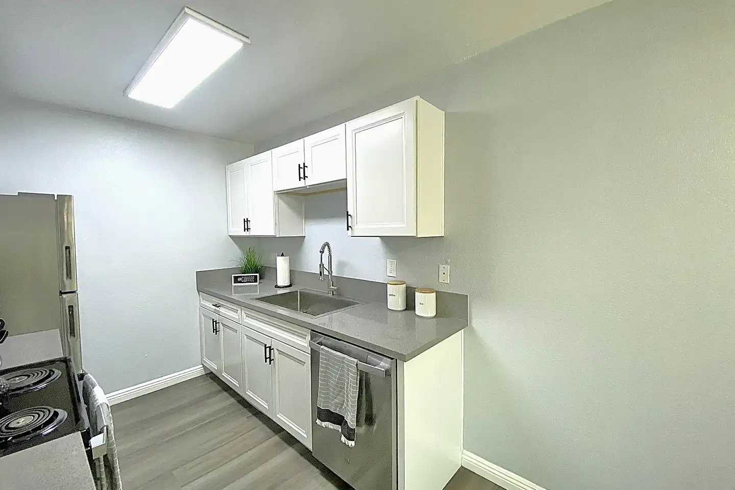 Wisconsin Terrace Apartments photo 4