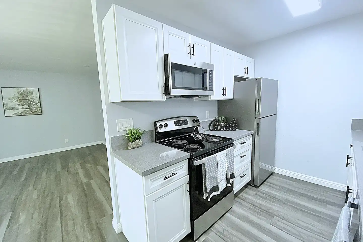 Wisconsin Terrace Apartments photo 5