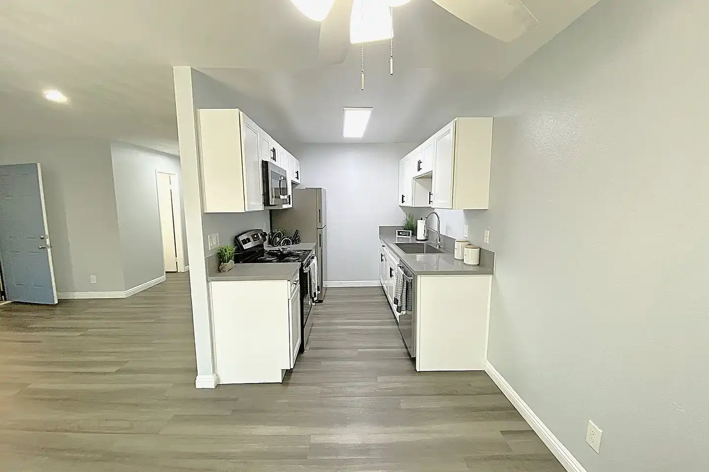 Wisconsin Terrace Apartments photo 2