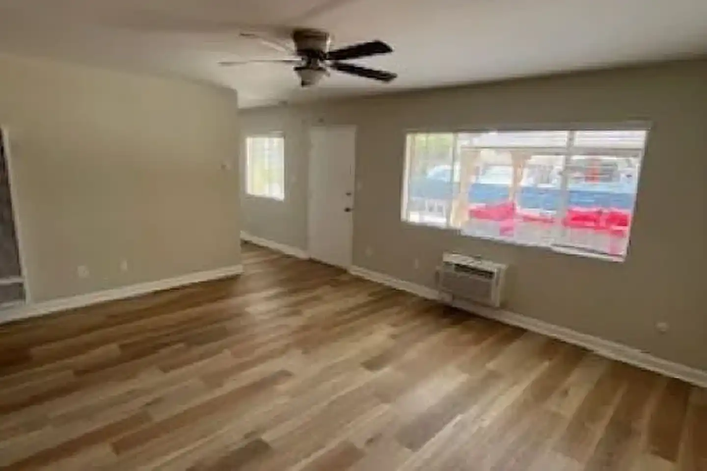 Altadena Manor Apartments photo 4