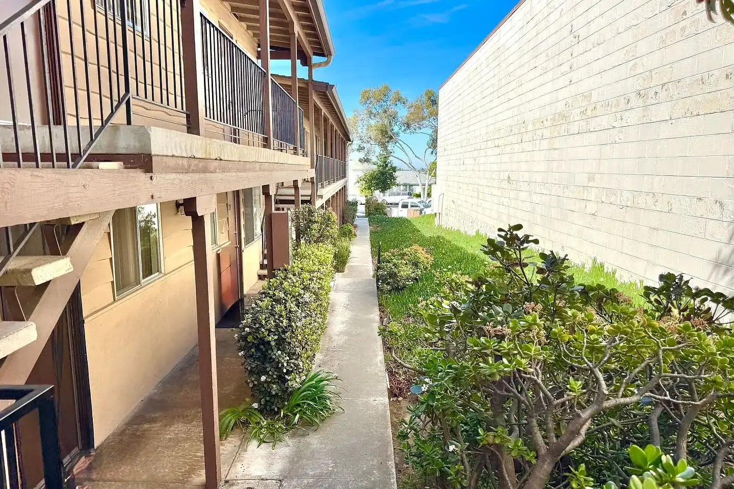 7821 Linda Vista Rd.