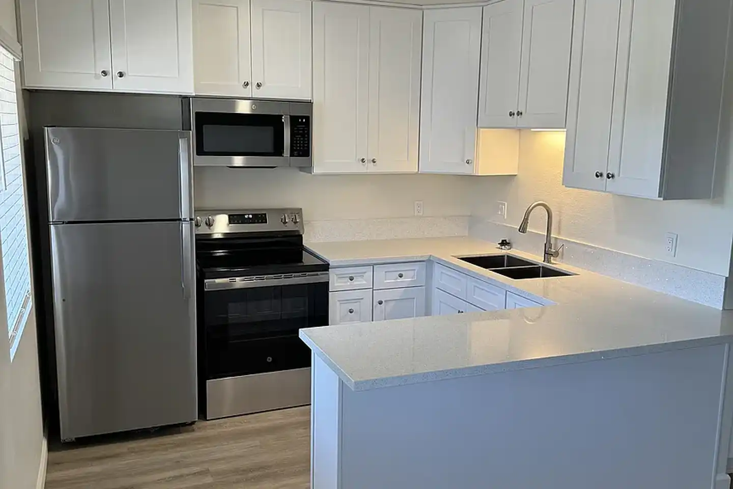 Vista del Sol Apartments