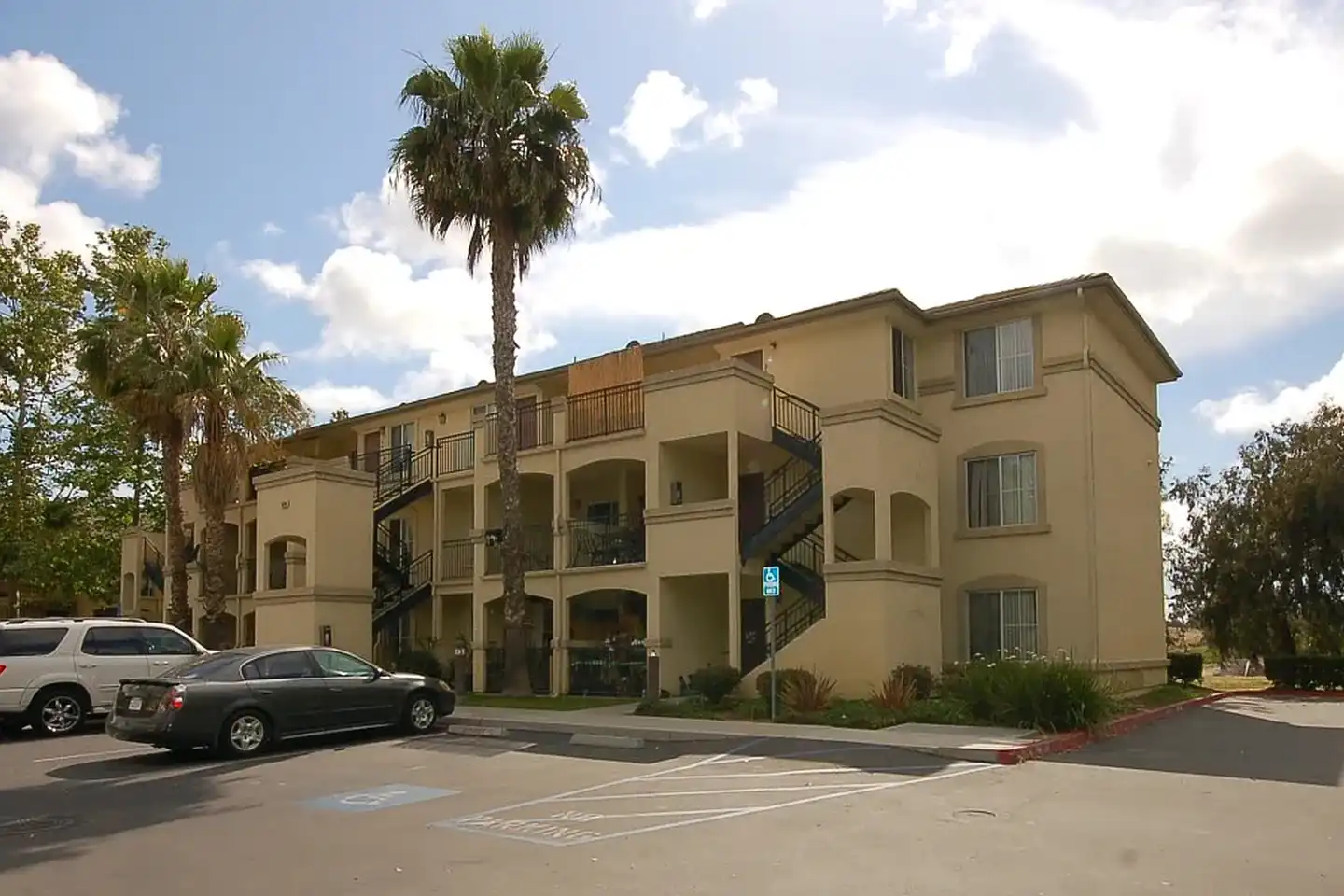 Sunny Creek Apts. photo 3