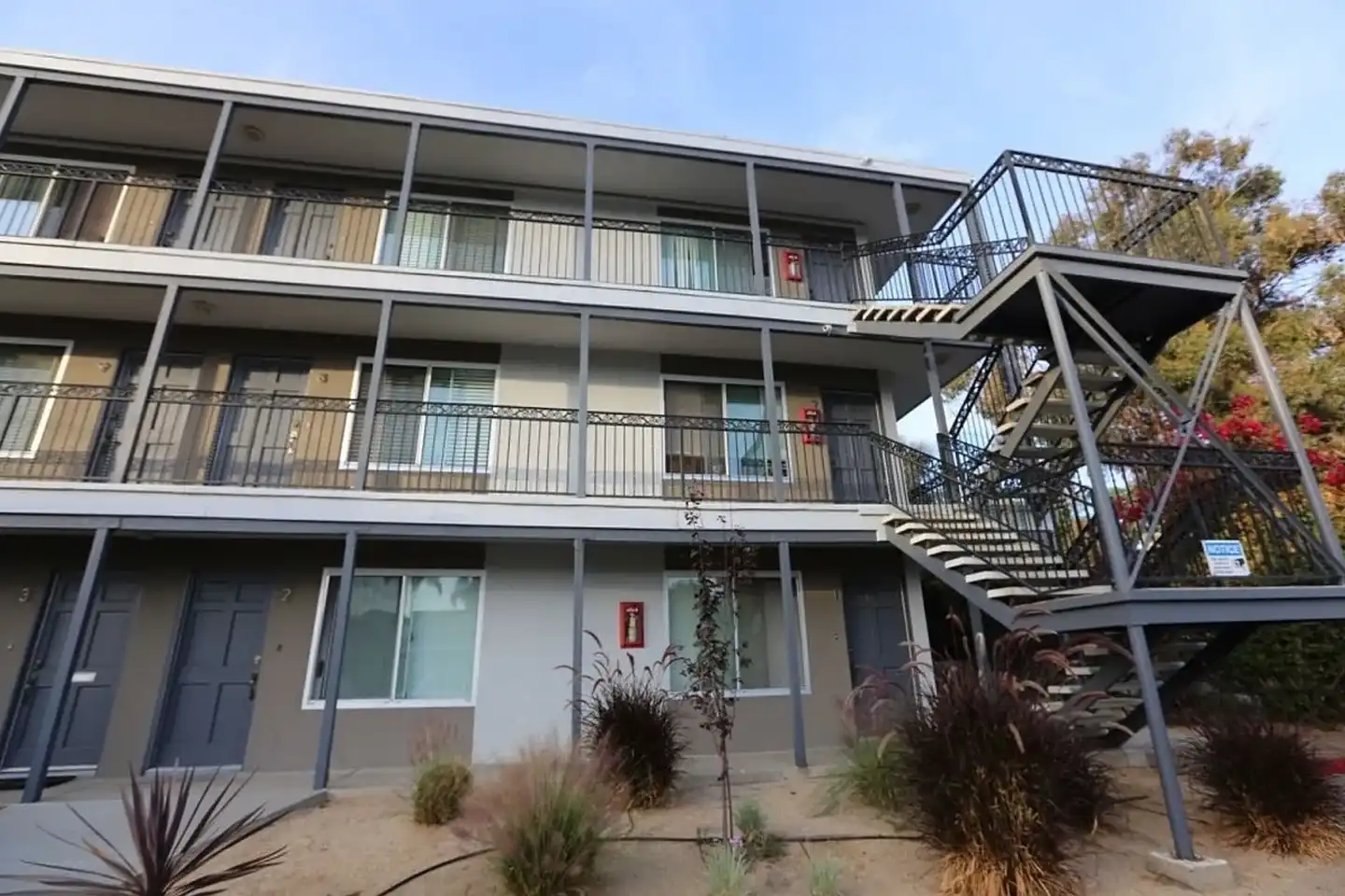 2525 Broadway photo 2