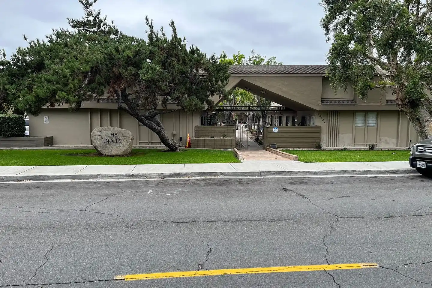 12529 Oak Knoll Rd photo 2