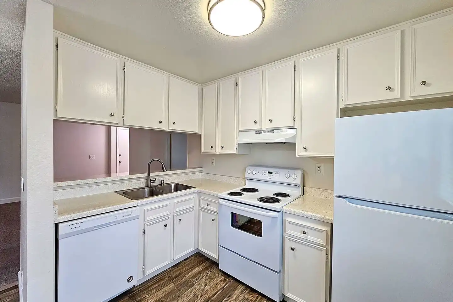 Lake Meadows Apartments photo 4