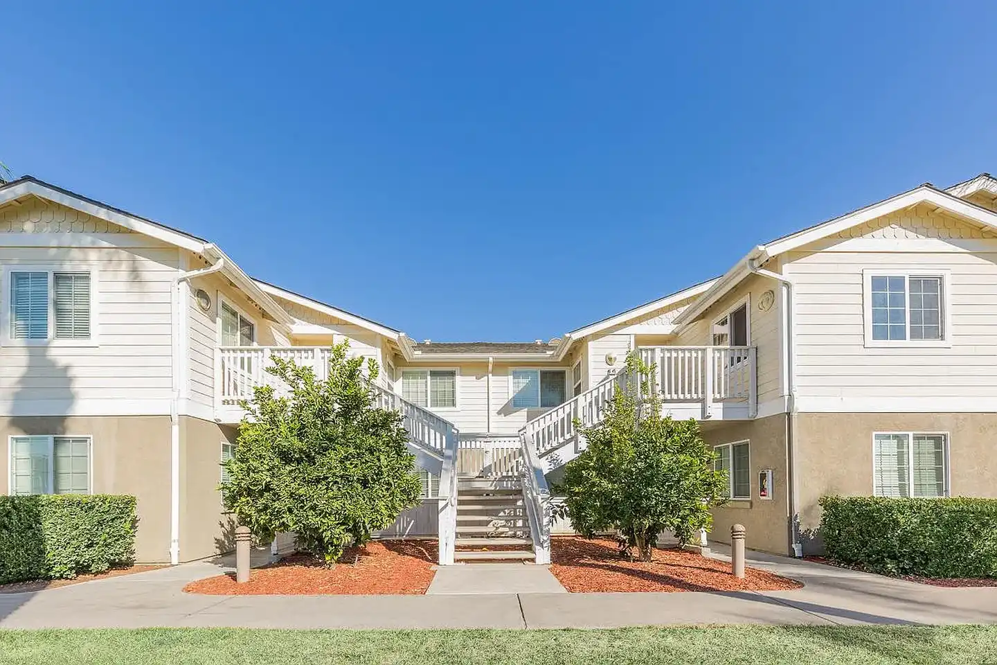 Citrus Court Apartments photo 3