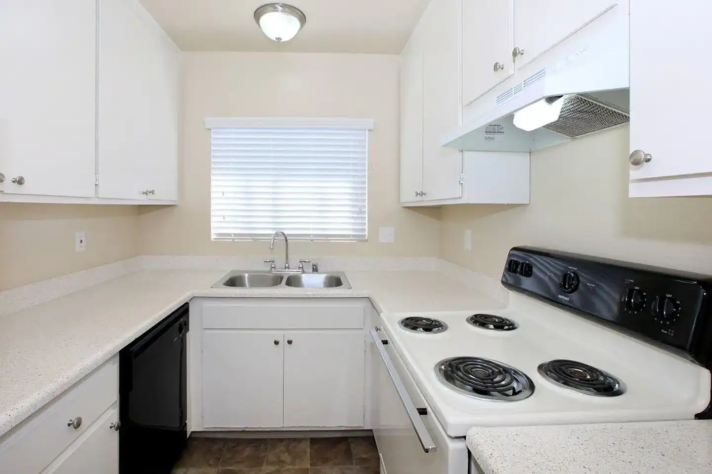 Crestwood Apartments photo 5