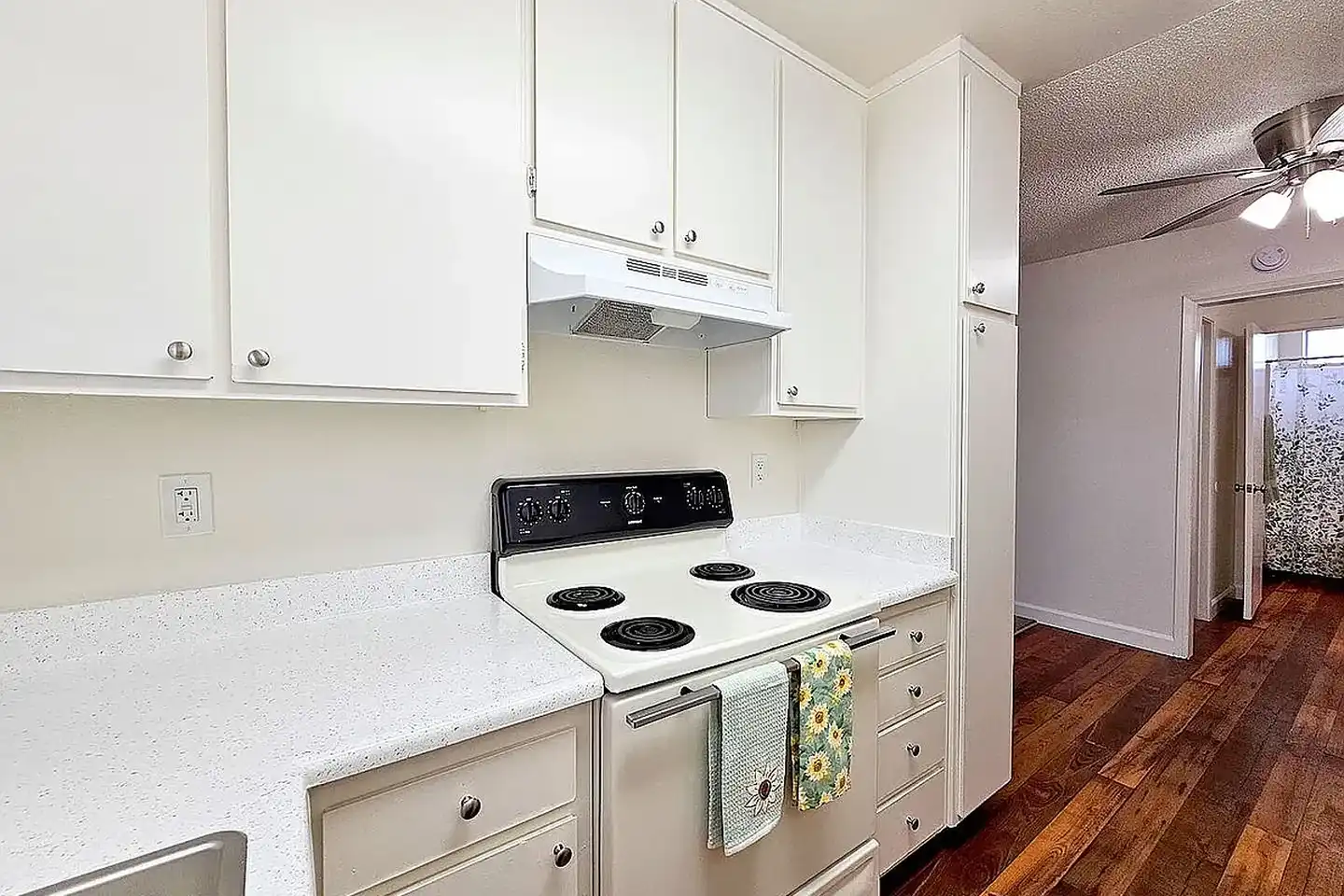 Crestwood Apartments photo 3
