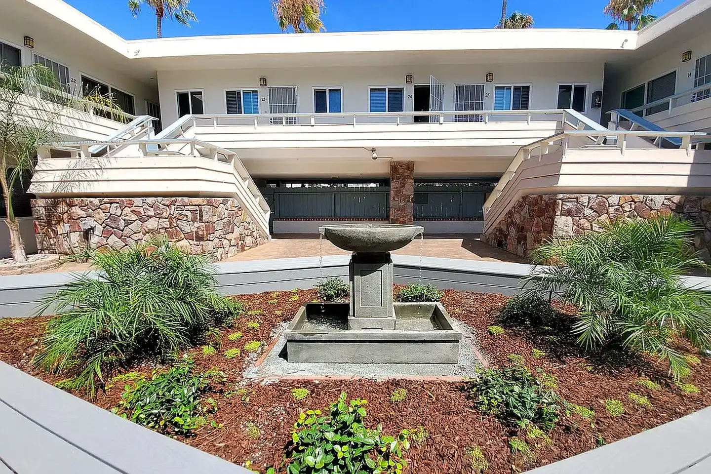 1465 Grand Ave photo 2