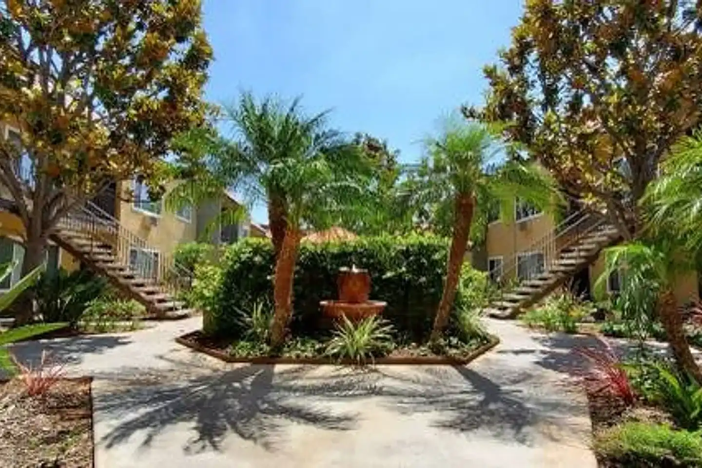 Landmark Gardens Apartments photo 5