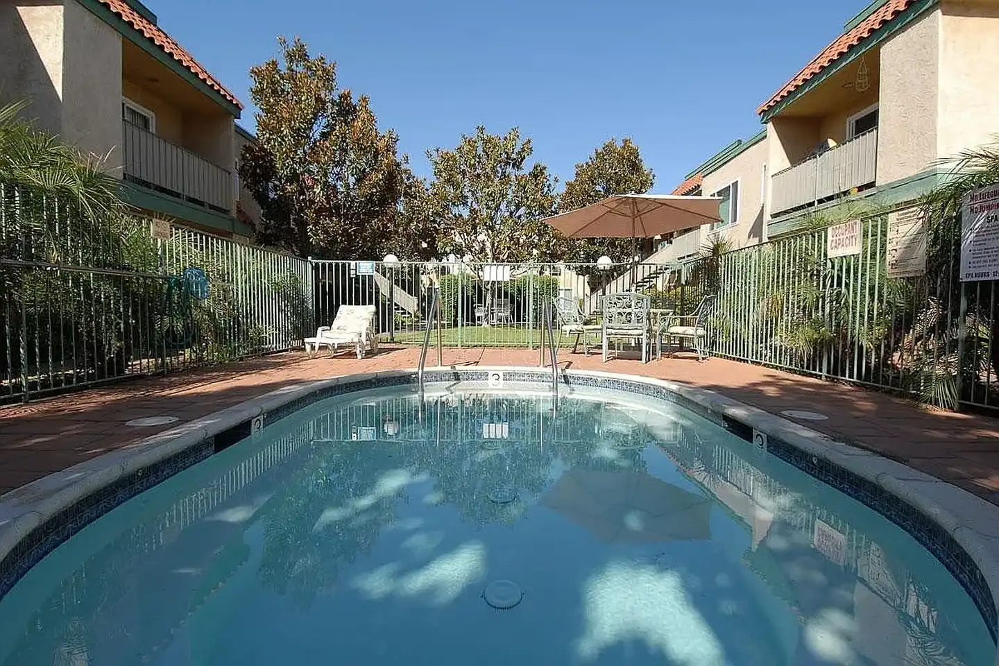 Landmark Gardens Apartments photo 3