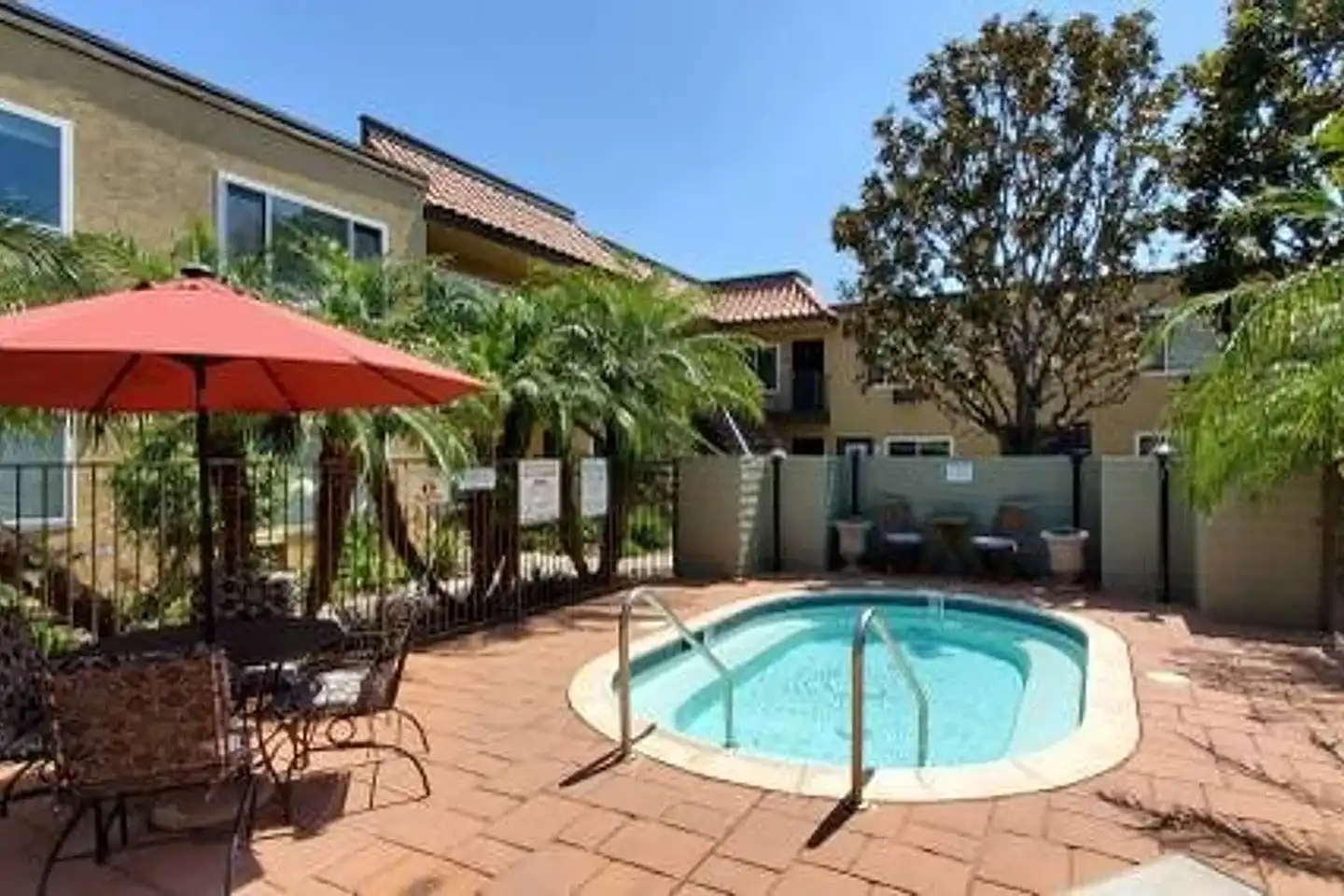 Landmark Gardens Apartments photo 4