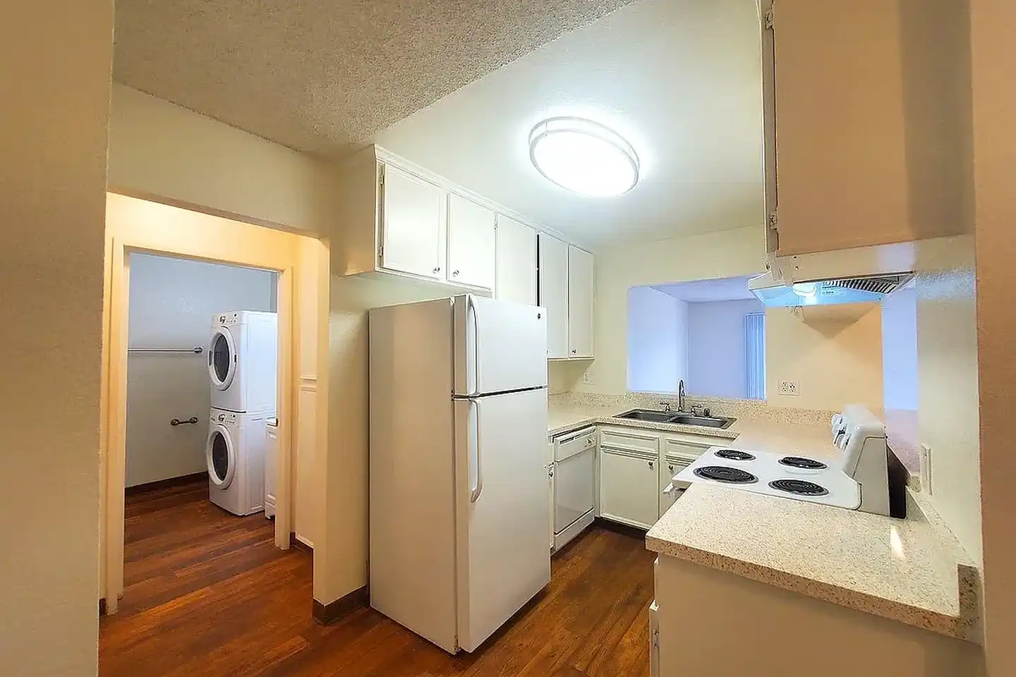 Emerald Vista Apartments photo 4