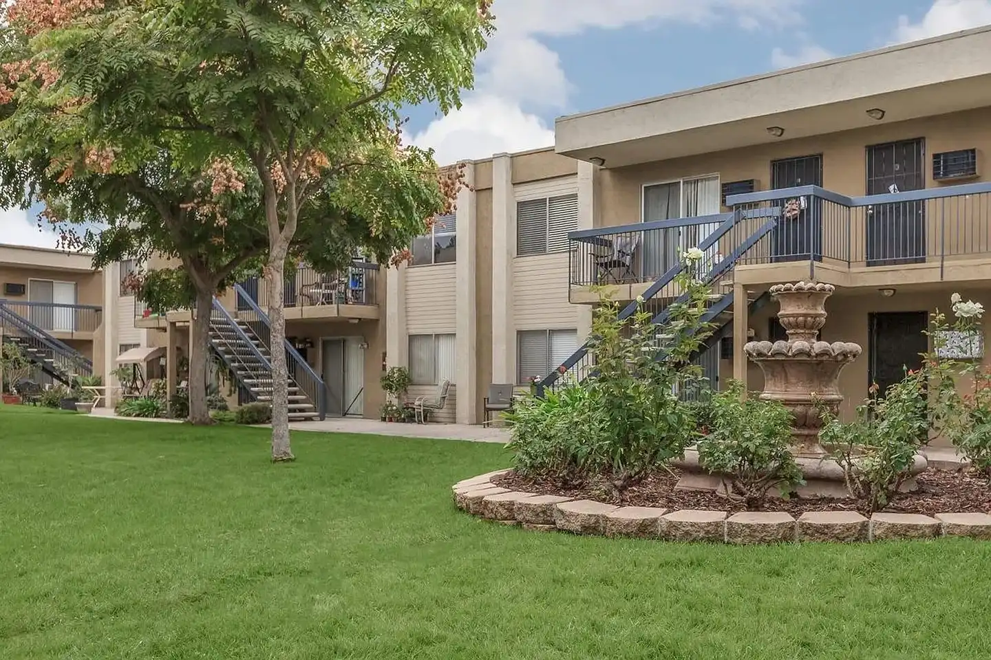 Sandalwood Apartments photo 3