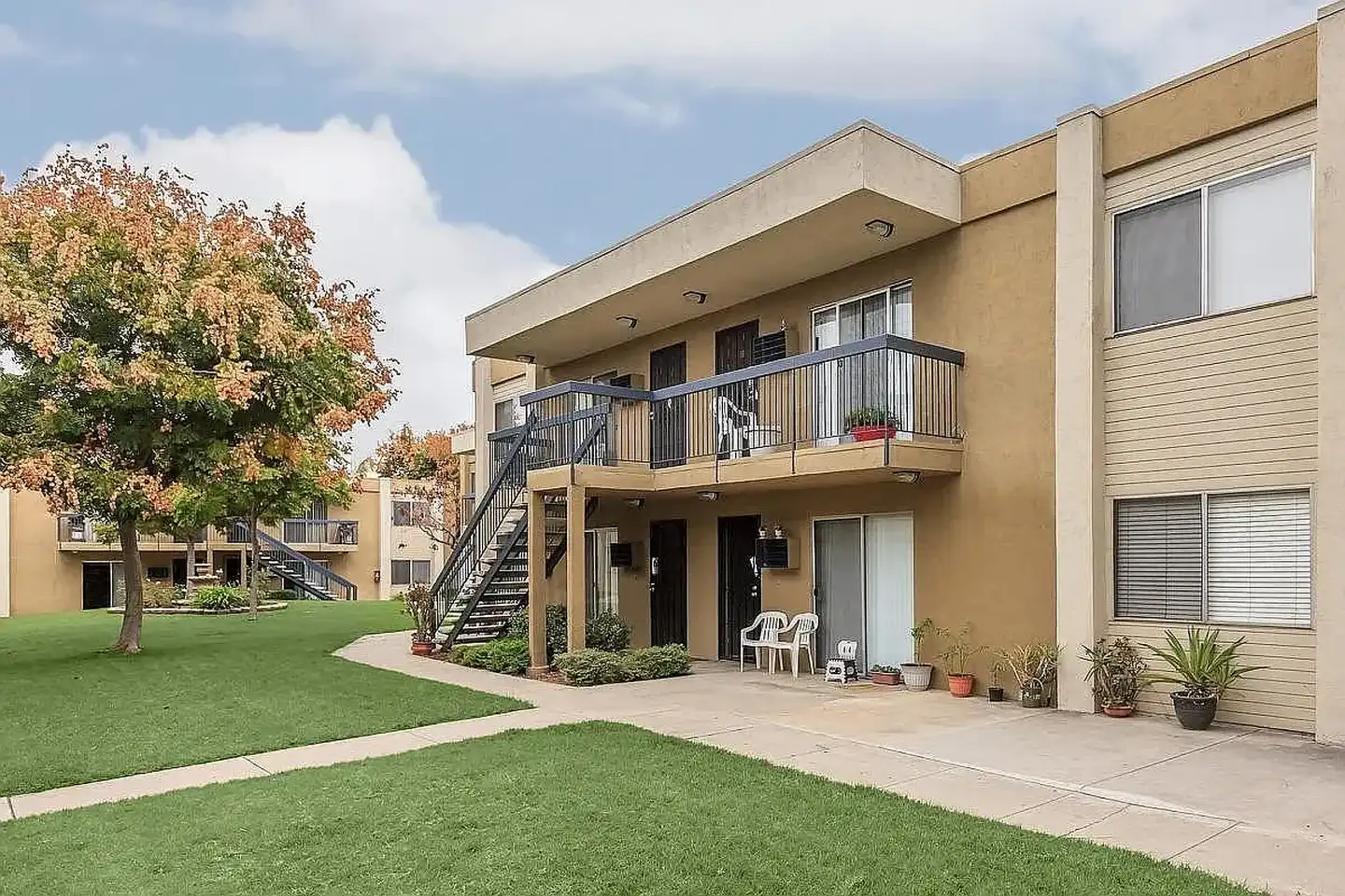 Sandalwood Apartments photo 2