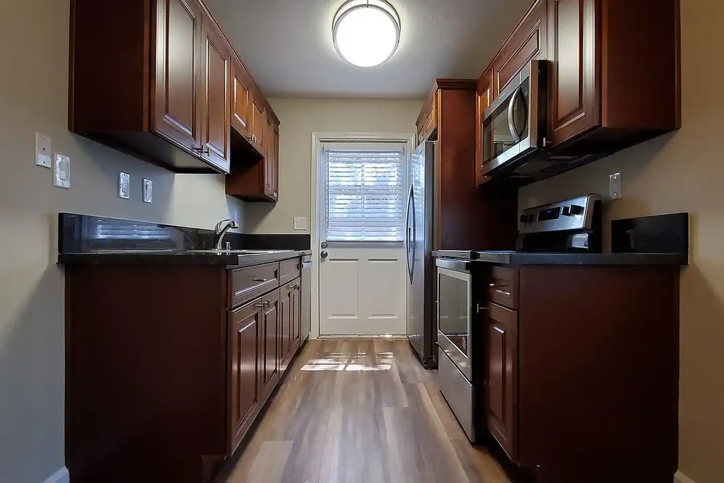 5th Avenue Apartment Homes photo 4