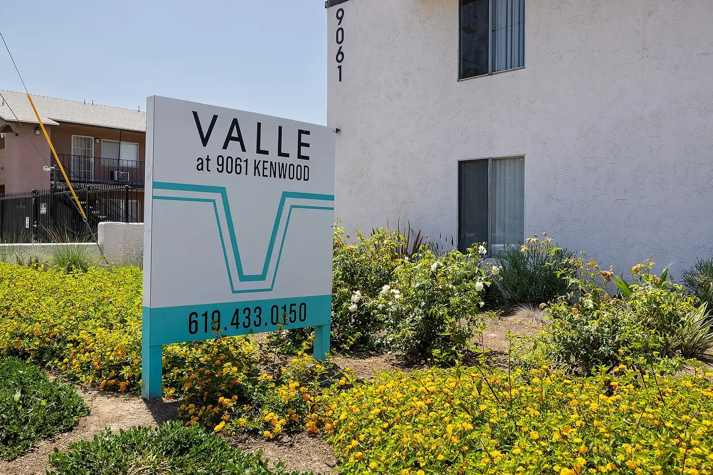 Valle At 9061 Kenwood Apartments photo 5
