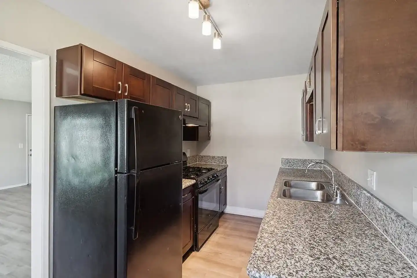 Park Crest Apartments photo 2