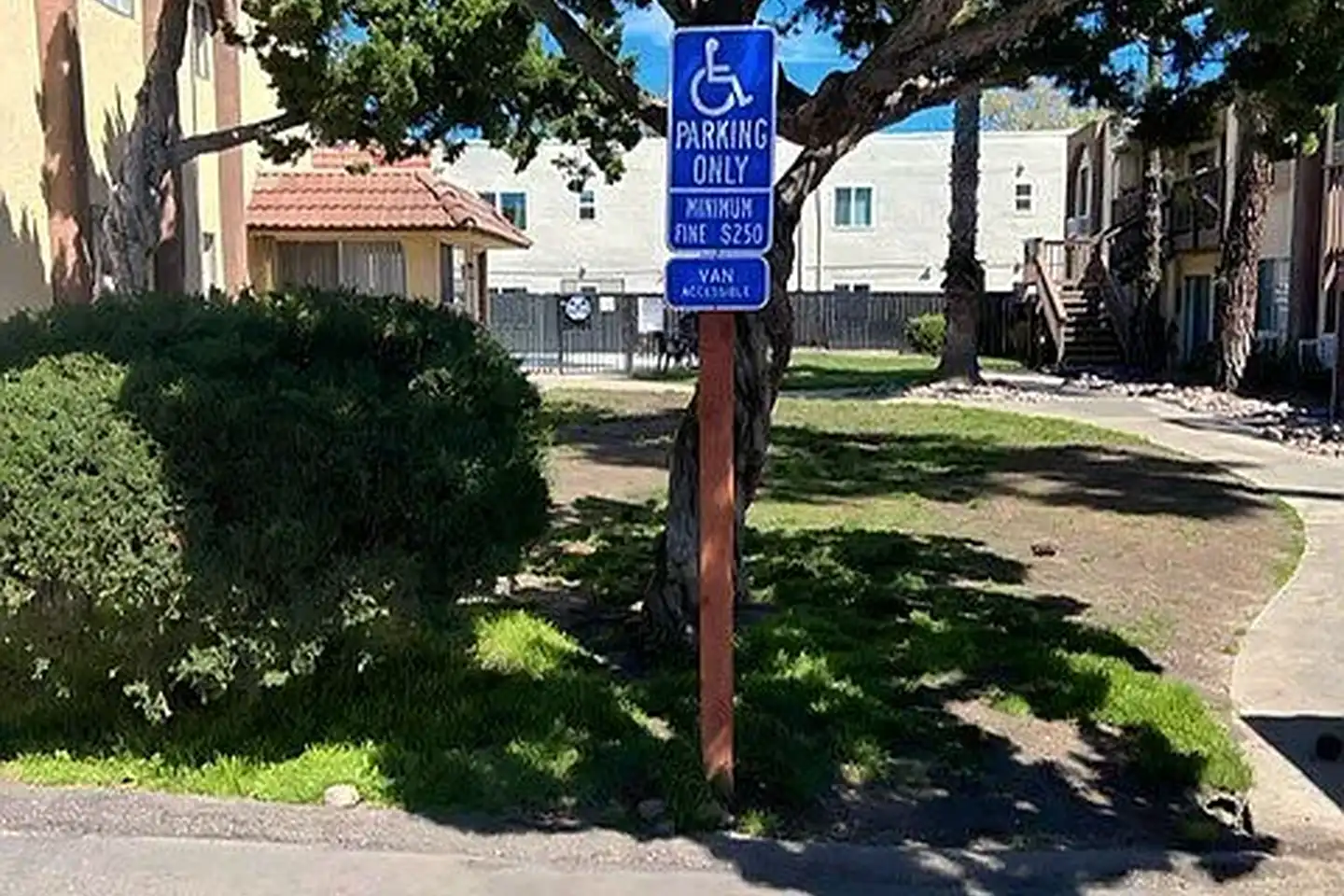 Mission Bell Apartments photo 3