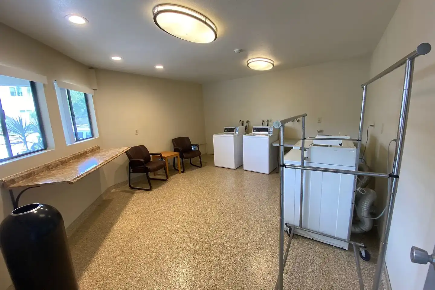 Hillcrest Palms Apartments photo 4