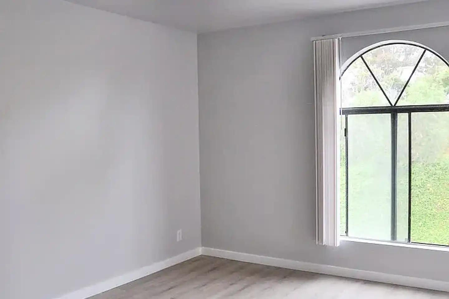 Salt & Vine Oceanside Apartments photo 4